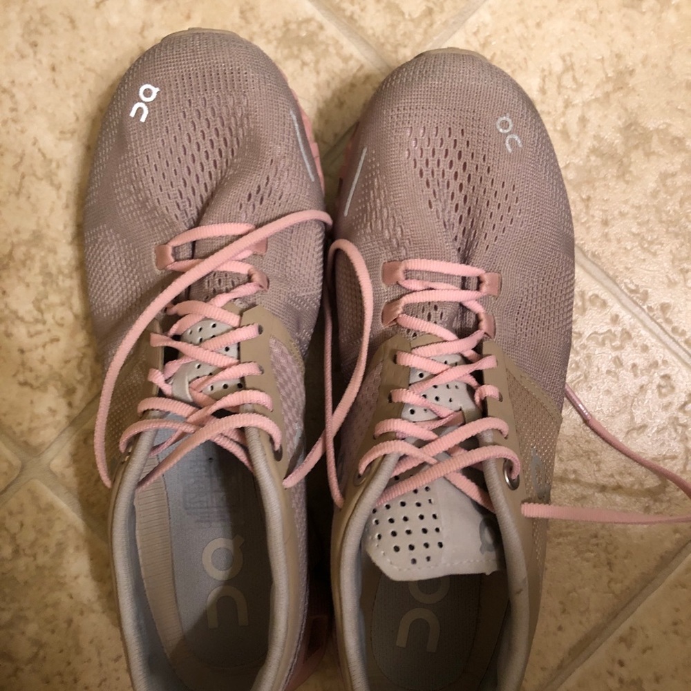 OC OnCloud women’s size 8